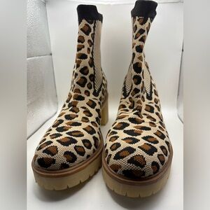Chic Leopard Print Ankle Boots